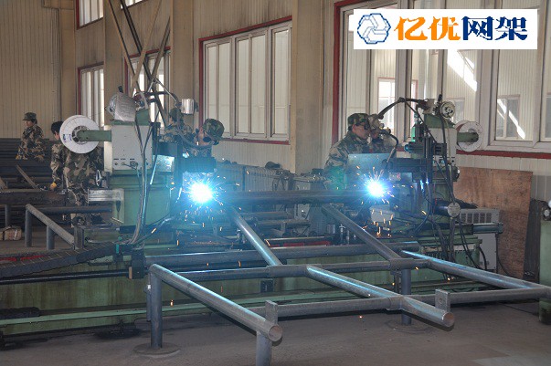 东丽螺栓球网架加工车间